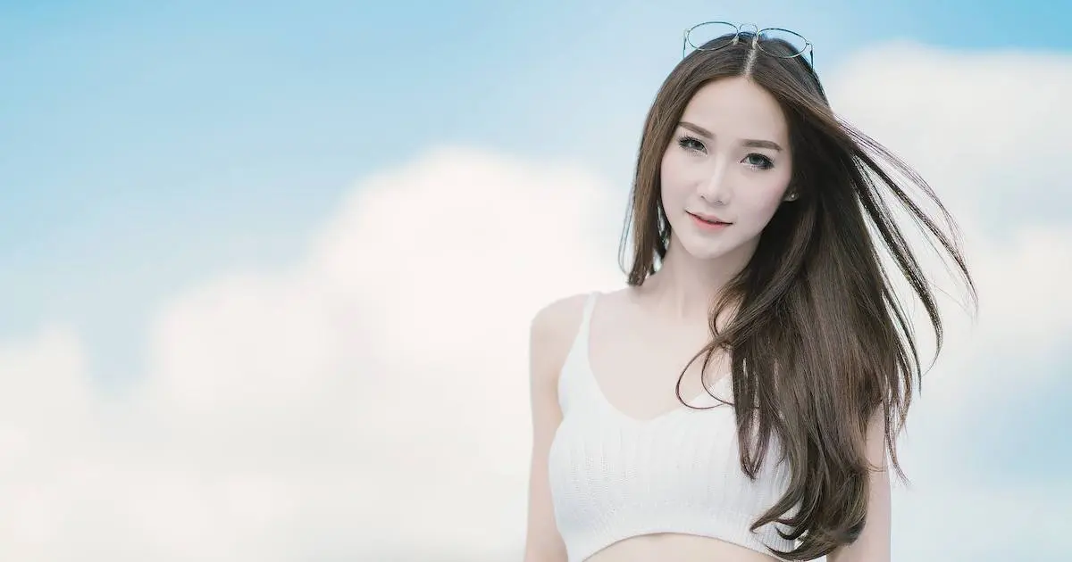 gorgeous Thai model berryying