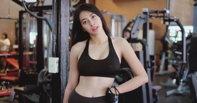 Thai fitness model Ruangkaw Lunsakaewong at the gym